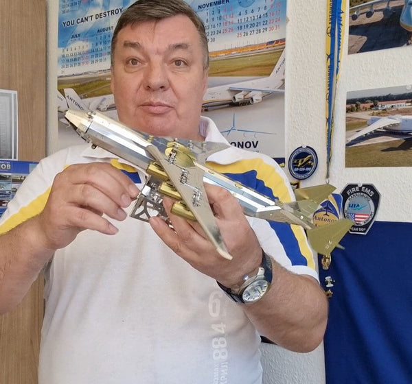 AN-225 Mriya Mechanical Model - Official Exclusive Edition