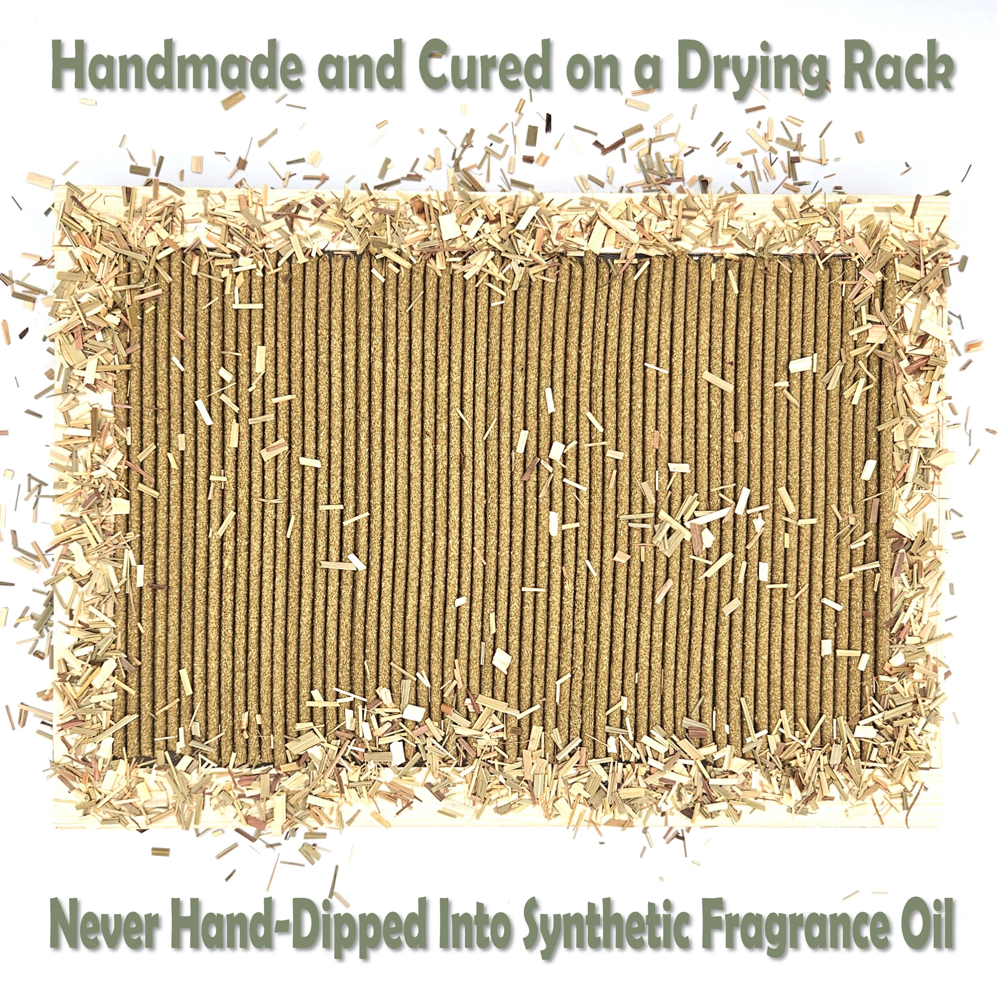 Rectangular cardboard product with straw-like material on a white background, text about drying and fragrance.