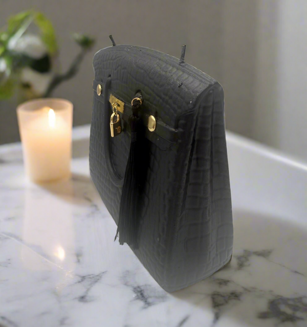 Striking Vegan Purse Candle: Metallic Accents & Long-lasting Fragrance (200 Hours)