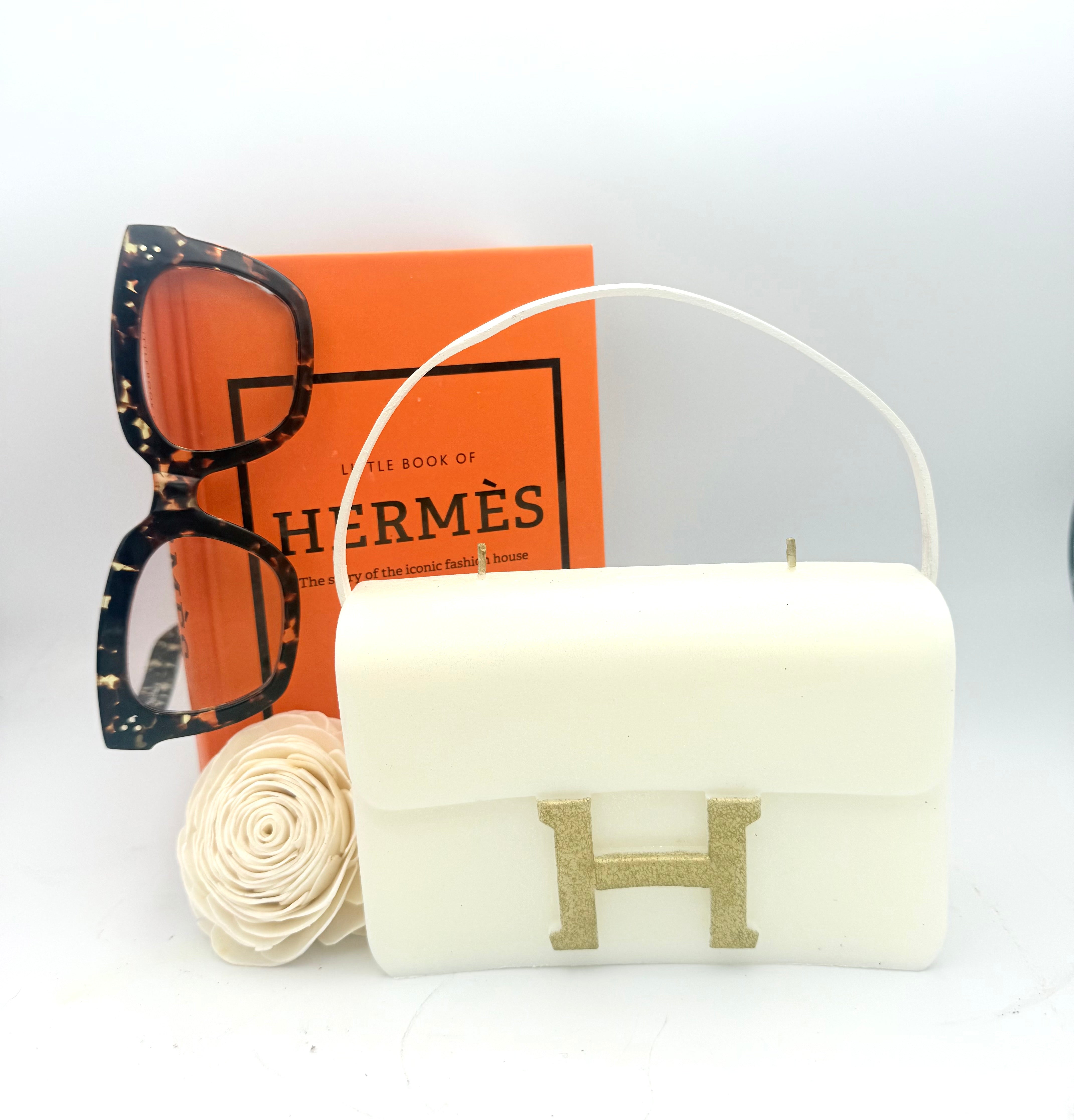 Close-up of the Onali Pure Eternally White Héritage white handbag showing refined craftsmanship and clean lines
