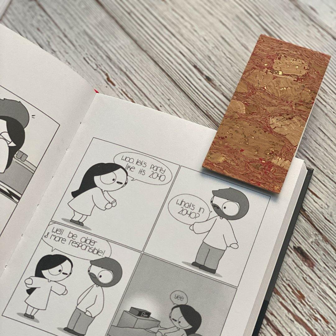 Magnetic cork bookmark. Never lose your page again. Eco-friendly, durable, and lightweight. Perfect for any book lover. Handmade in Portugal. Order now!