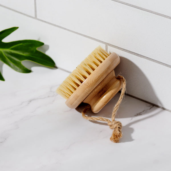 Desesh bamboo dry body brush showing twine hanging rope and ergonomic short handle