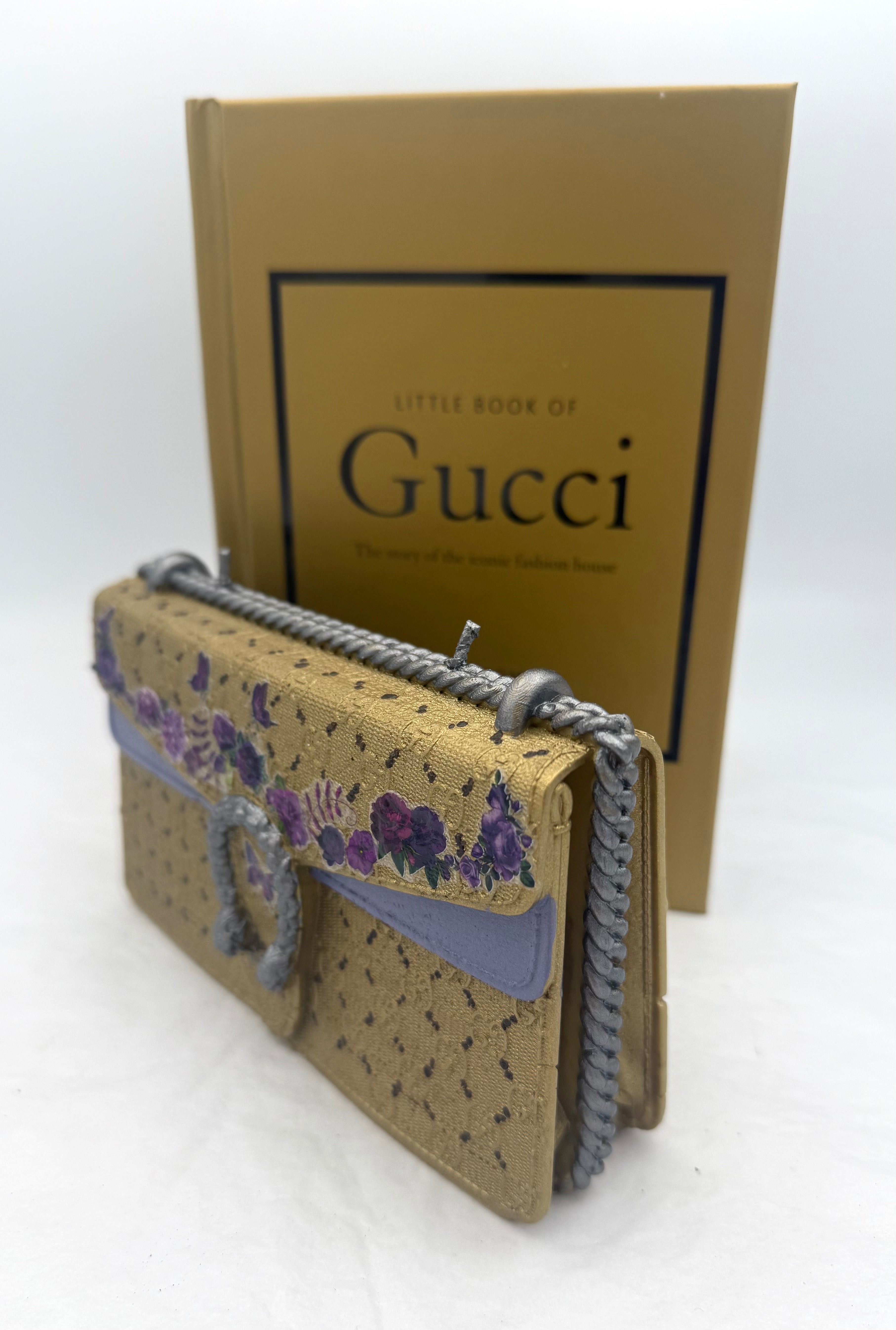 Chic Vegan Clutch Candle: Iconic Fragrances & Lasting Burn Time (85 Hours)