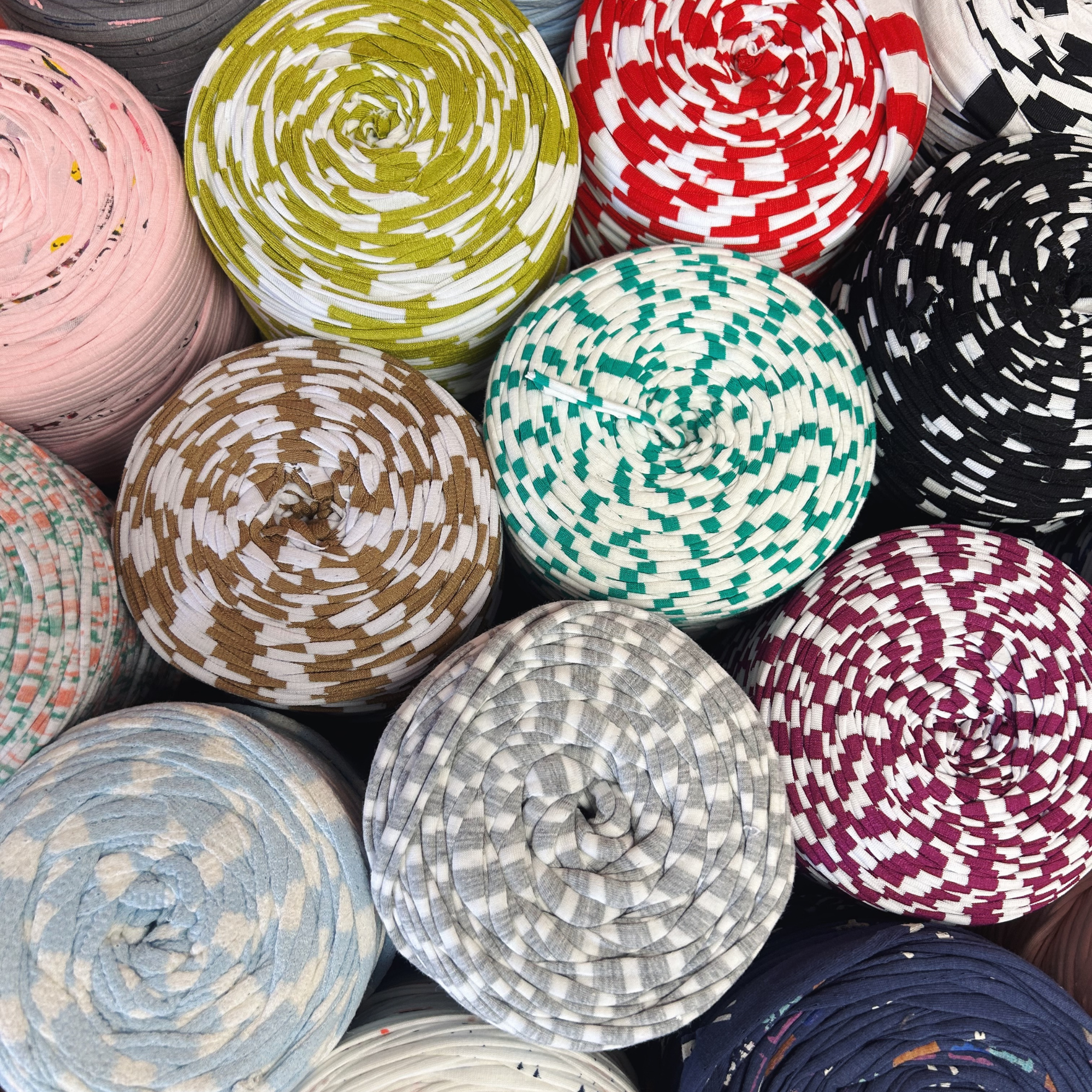 Printed Recycled T-Shirt Fabric Yarn - Pretty Pink