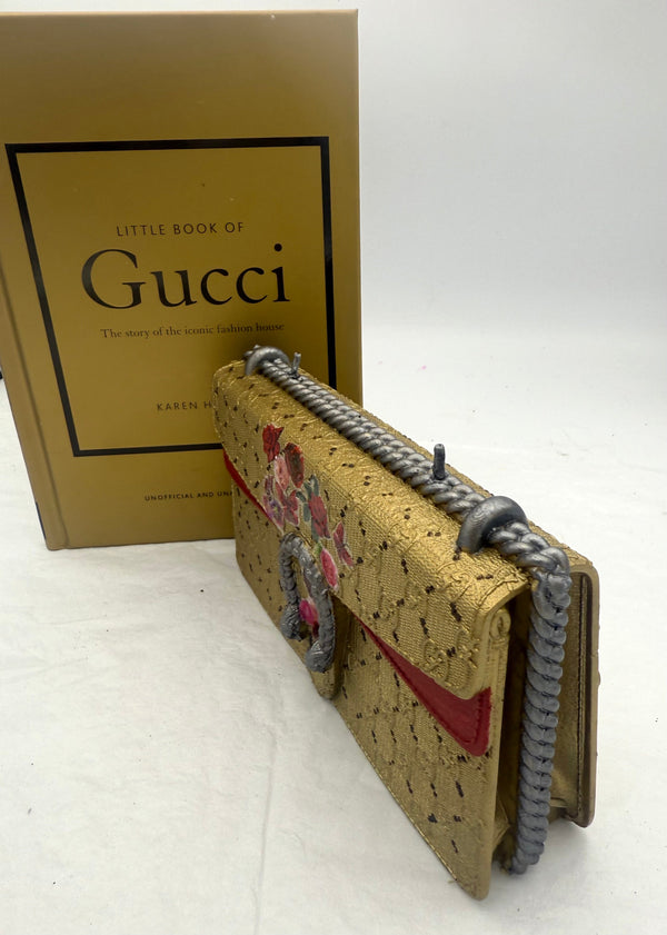 Chic Vegan Clutch Candle: Iconic Fragrances & Lasting Burn Time (85 Hours)