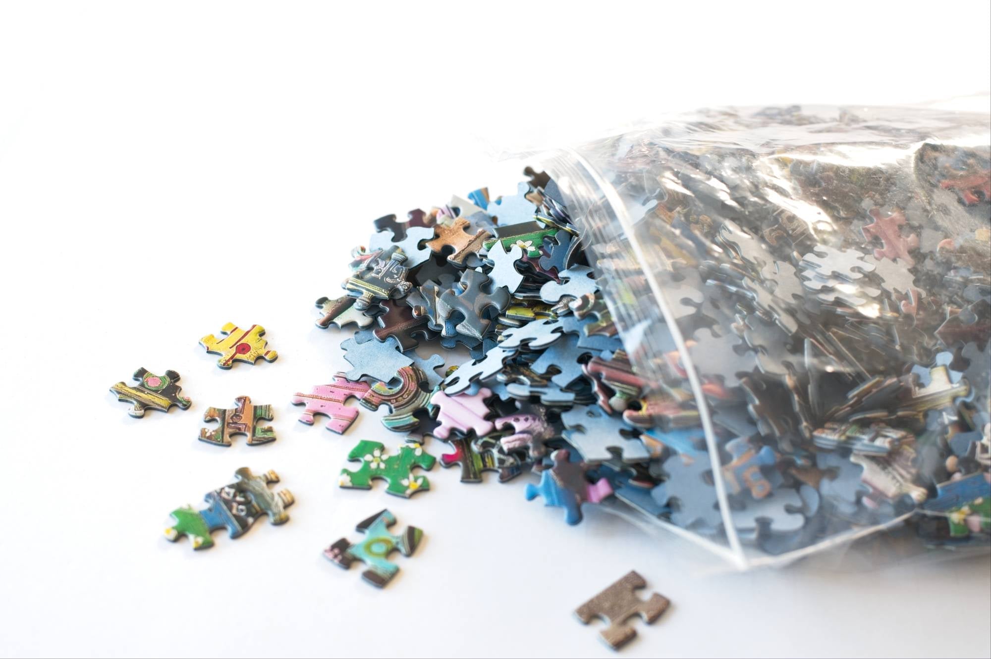 Resealable bag of pieces for the 59 Rue de Rivoli 1000-piece puzzle