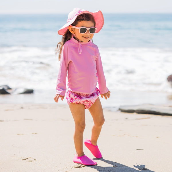 i play.® by Green Sprouts® Baby Water Socks offer non-slip soles, quick-dry comfort, and are free of harmful chemicals. Perfect for pool, beach, and water park fun! Shop now and ensure your child's safety and comfort while playing in and around water.