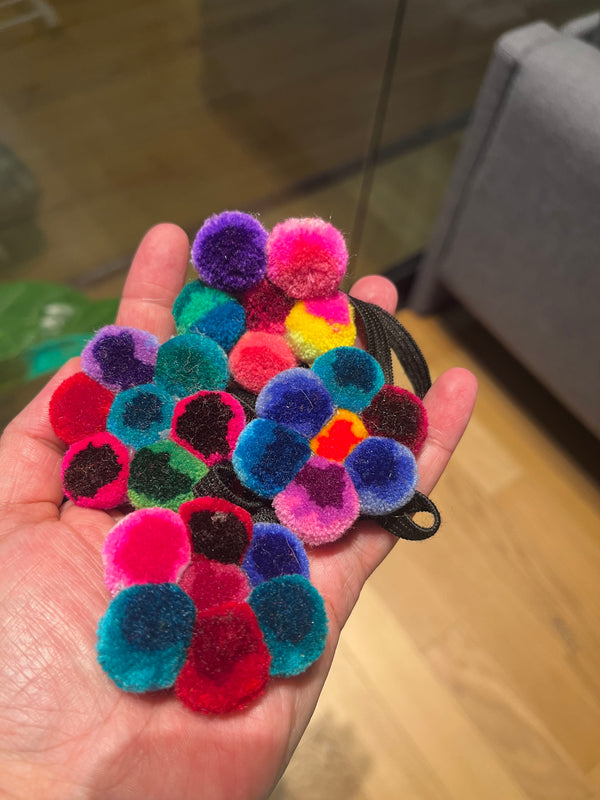 🌸 Handmade Flower Pompom Hair Tie – Colorful Peruvian Elastic Bobbles