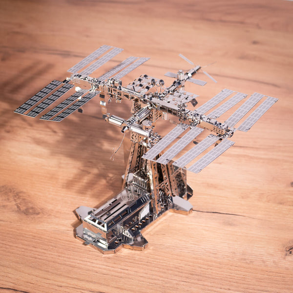 Astronauts Lodge Space Station Model Kit - Metal Time
