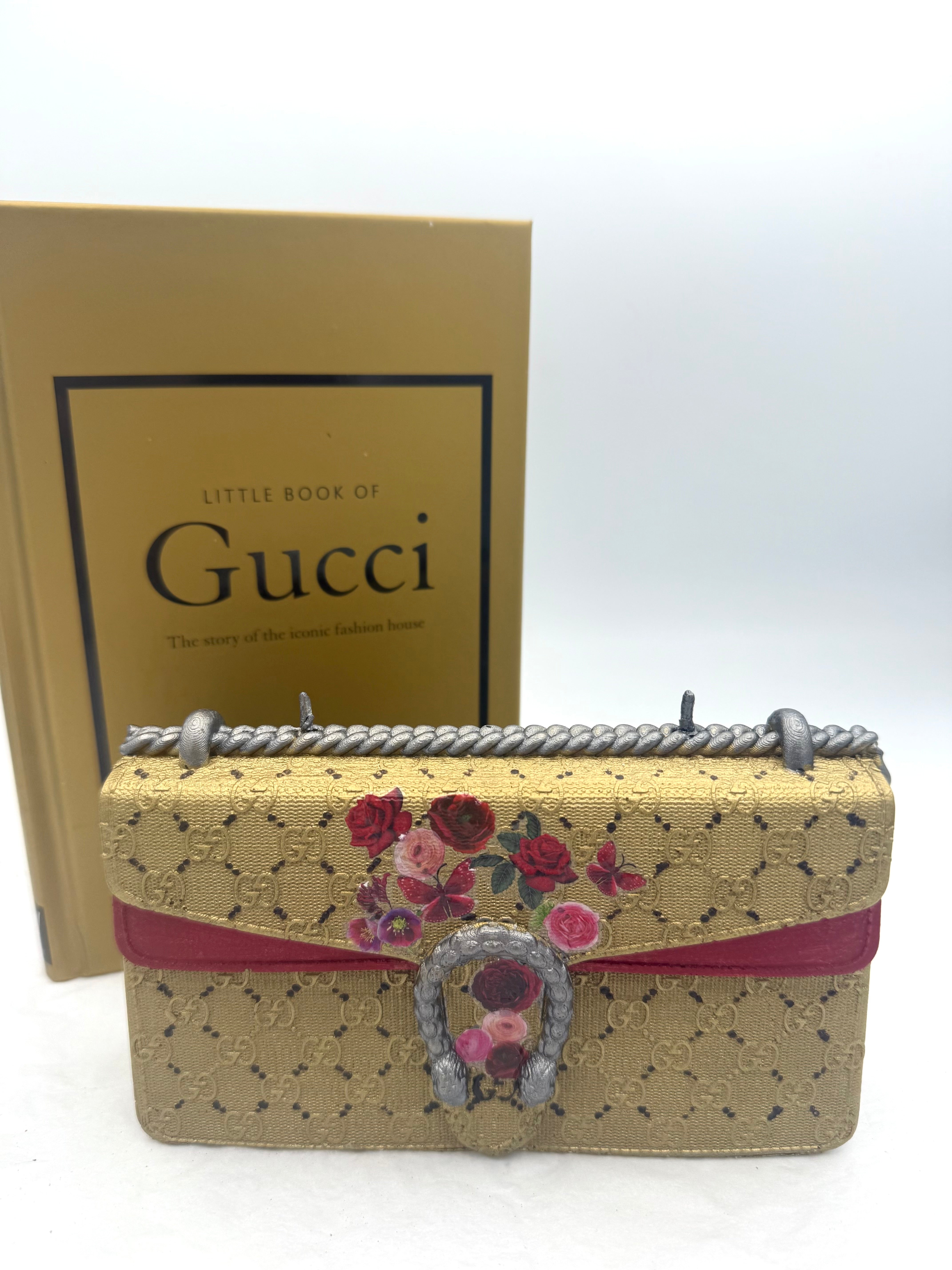 Chic Vegan Clutch Candle: Iconic Fragrances & Lasting Burn Time (85 Hours)