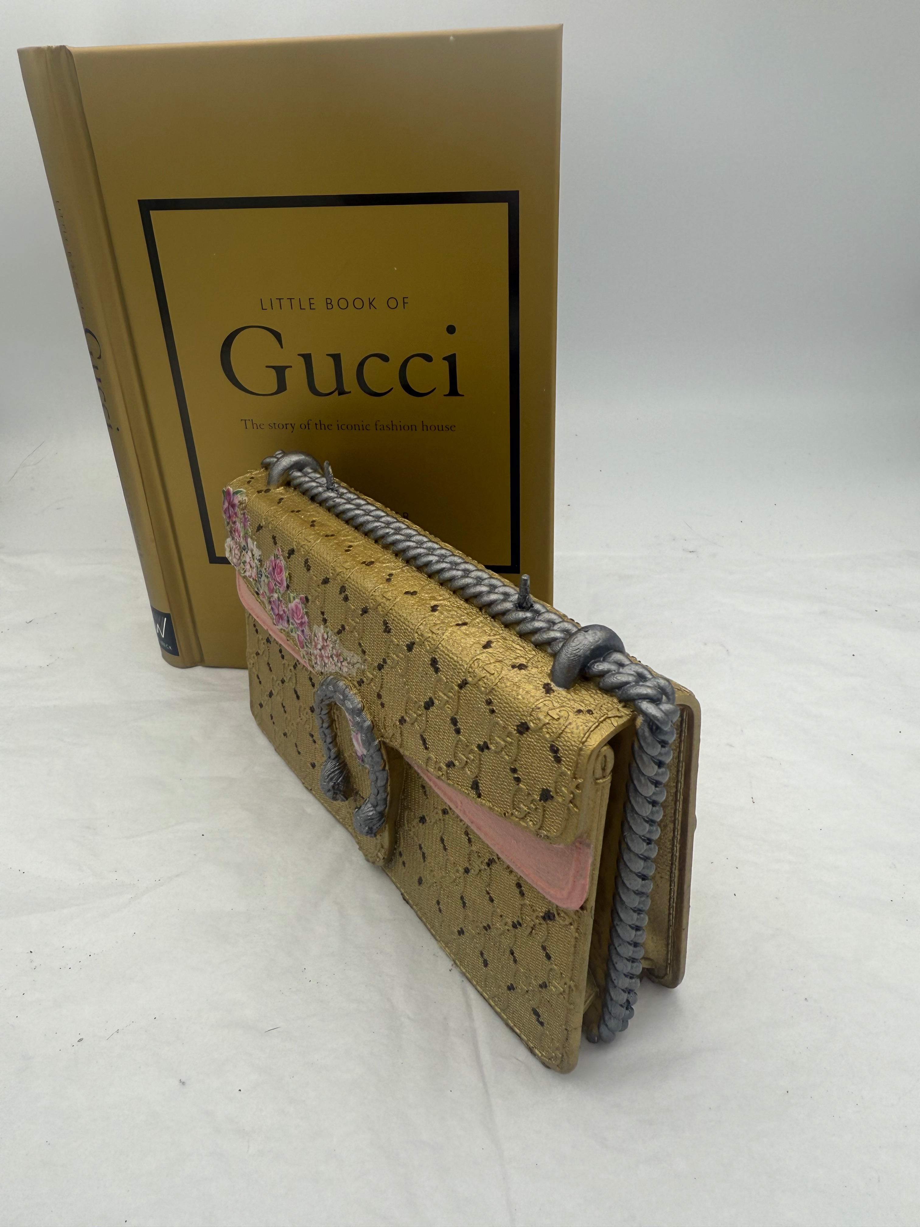 Chic Vegan Clutch Candle: Iconic Fragrances & Lasting Burn Time (85 Hours)