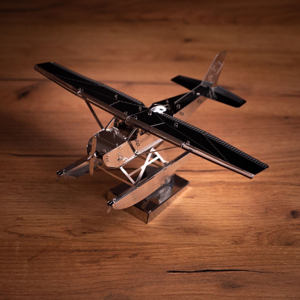BREEZE DRIFTER CESSNA Seaplane model kit displayed
