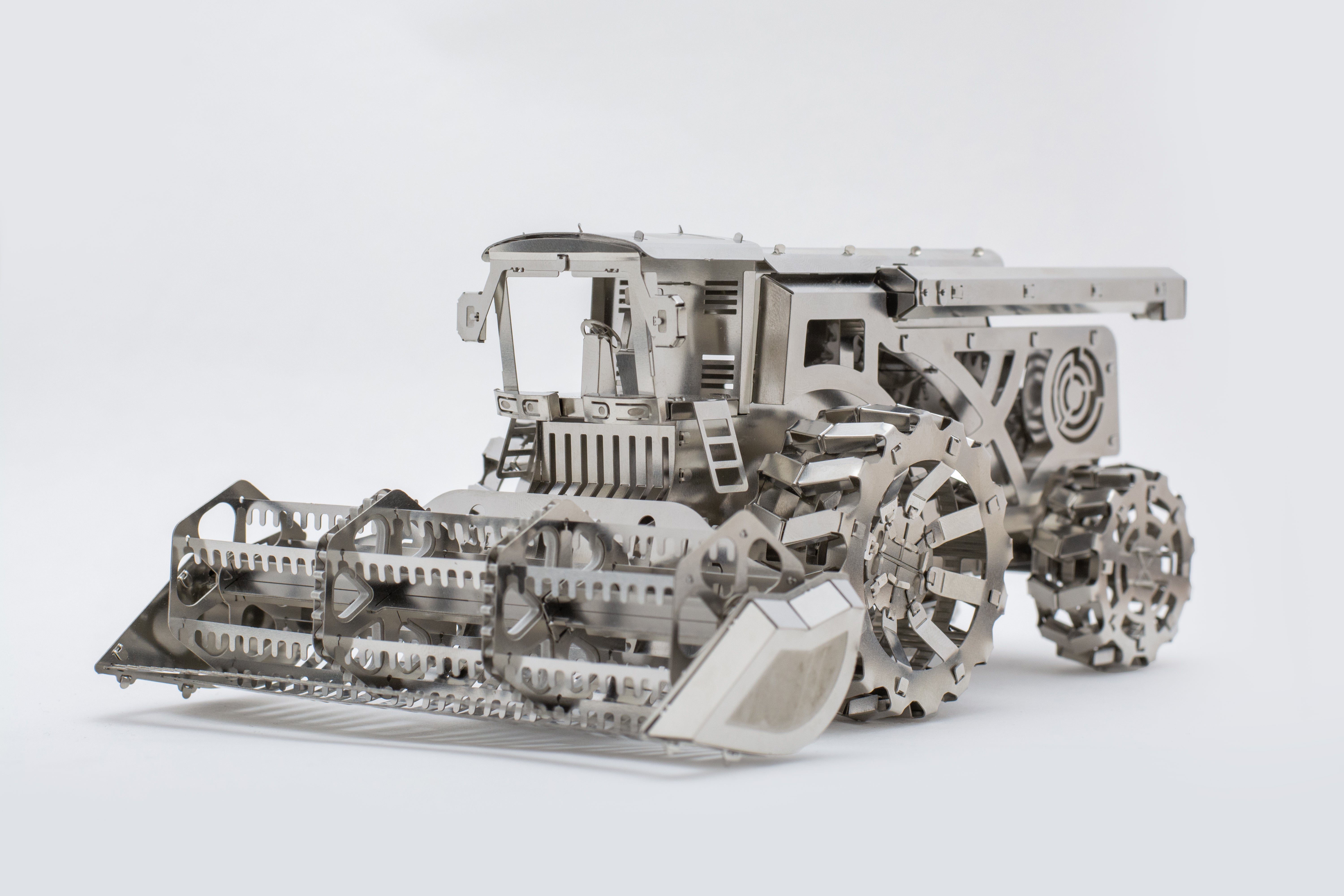 Voracious Harvester Combine Mechanical Model Kit