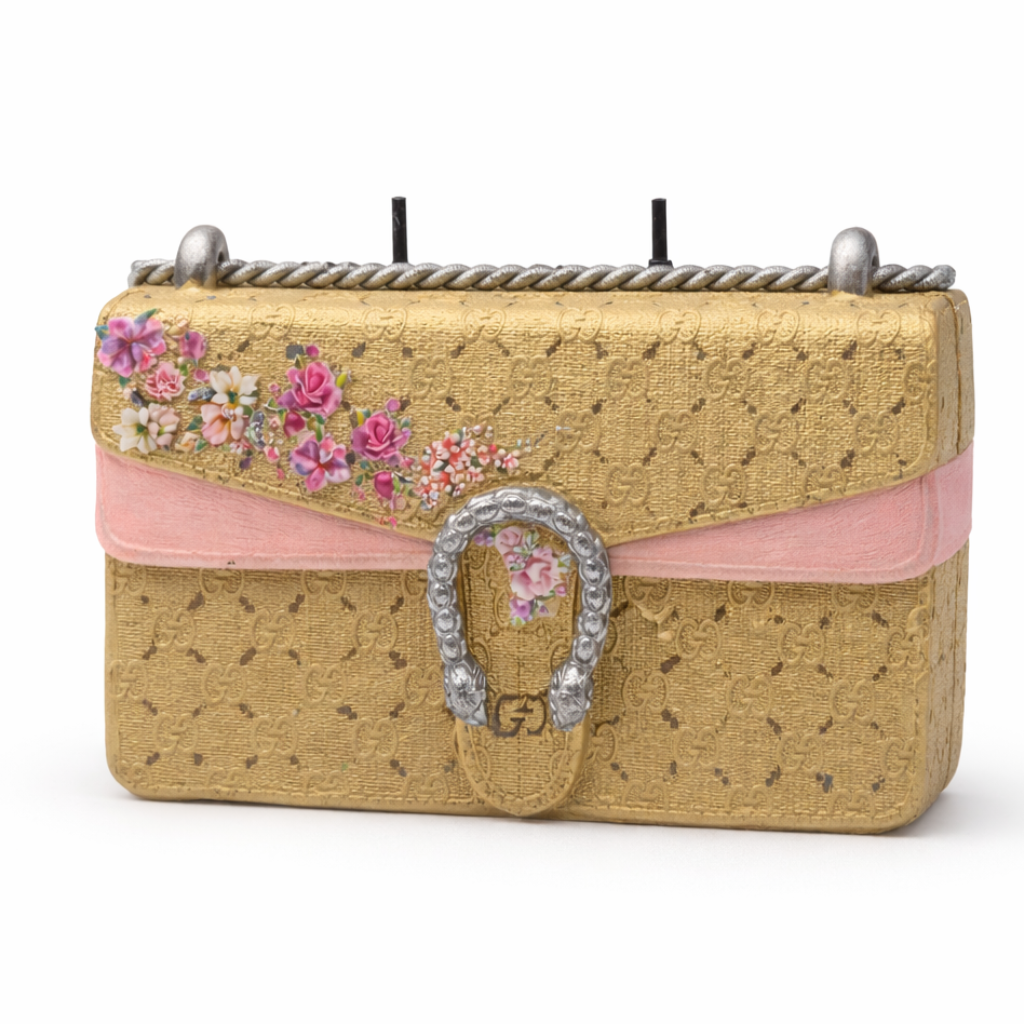 The Pink Velvet Muse luxury scented candle by Onali Pure with soft floral and velvety fragrance