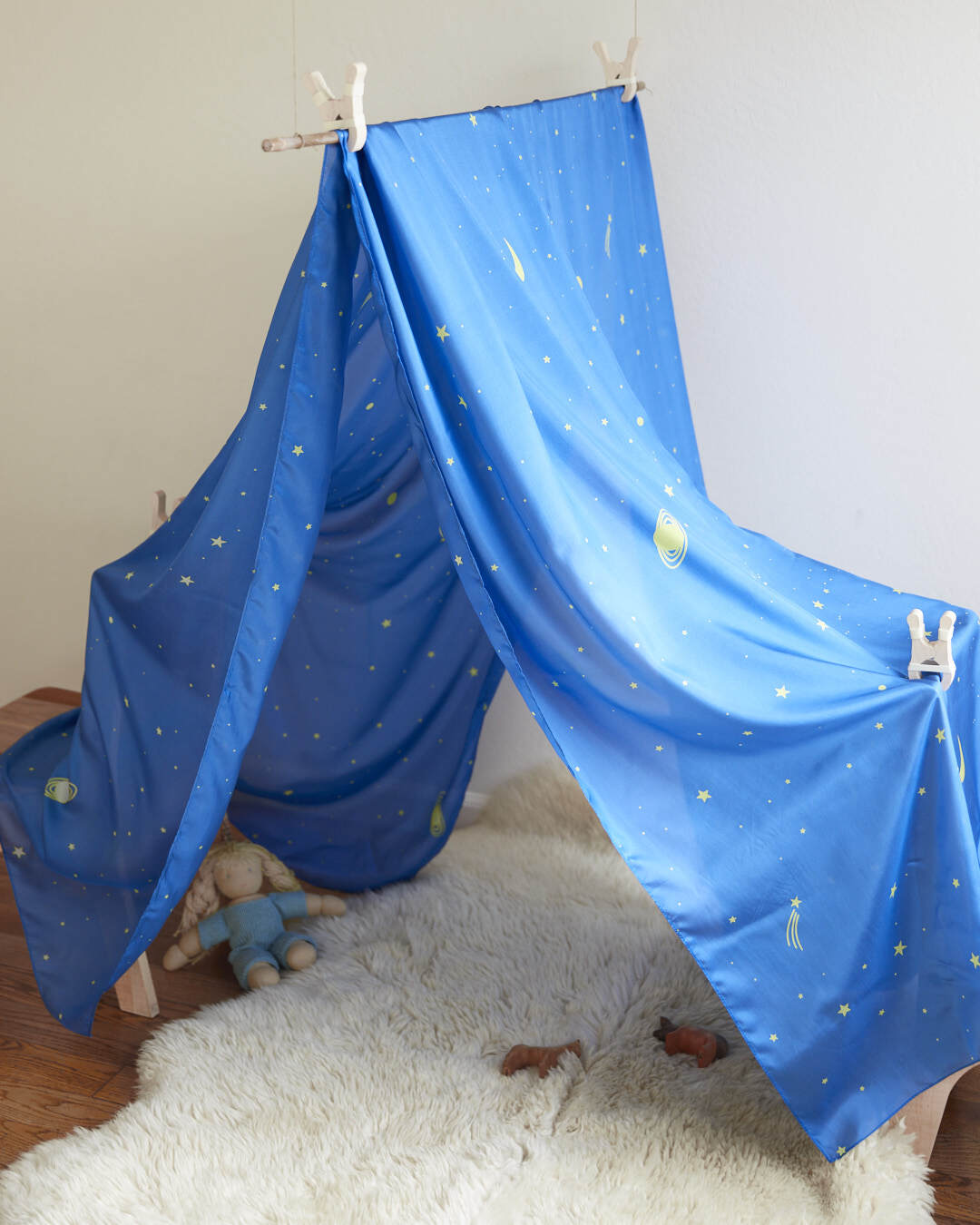 Child building a fort using a large Sarah's Silks Double Star Playsilk in rich colour