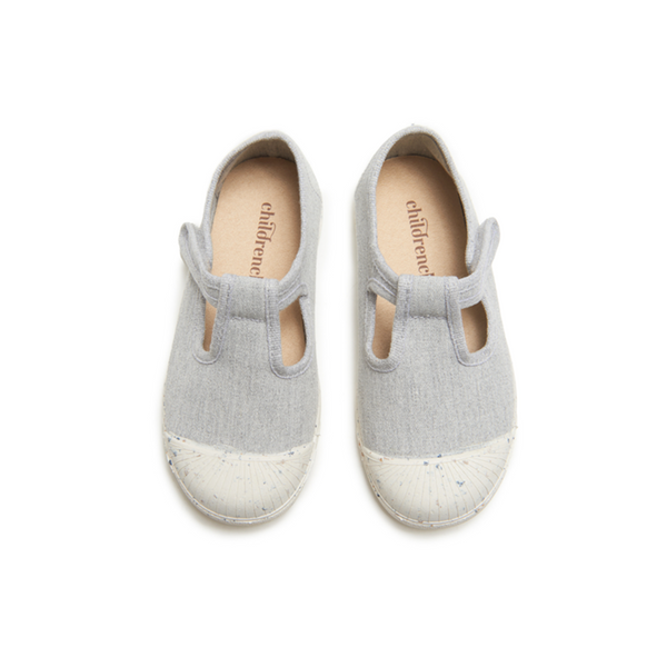 Unleash active adventures with the eco-friendly Grey T-Band Sneakers by Childrenchic! Made with recycled textiles & sustainable practices, these comfy & stylish shoes are perfect for active kids who care about the planet. Shop now & make a difference!