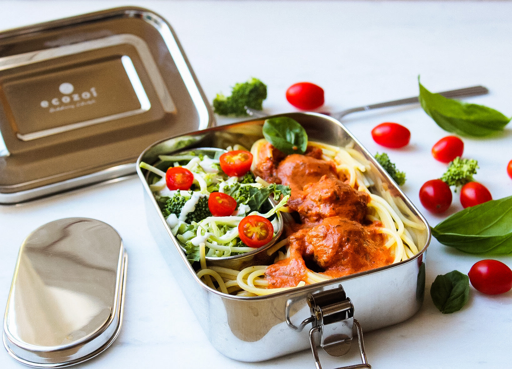 Ecozoi eco-friendly stainless steel lunch box with secure latch closure, side angle view