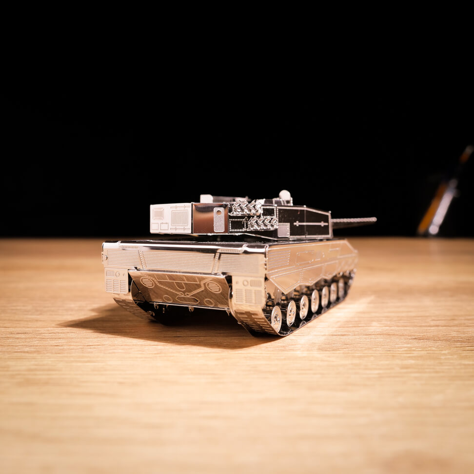 Leopard 2 metal DIY model kit tank build