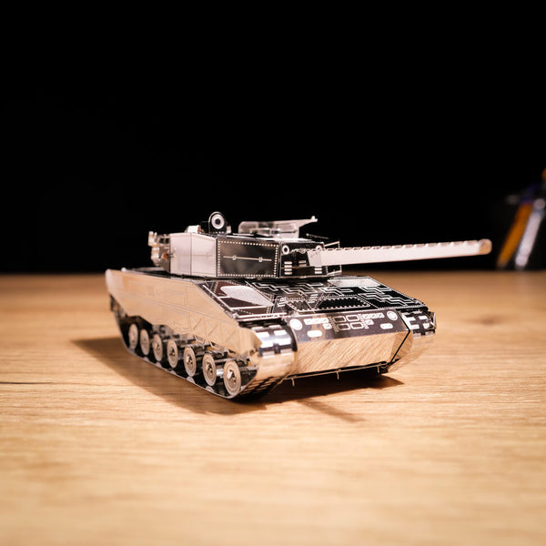 Assembled Leopard 2 metal tank model
