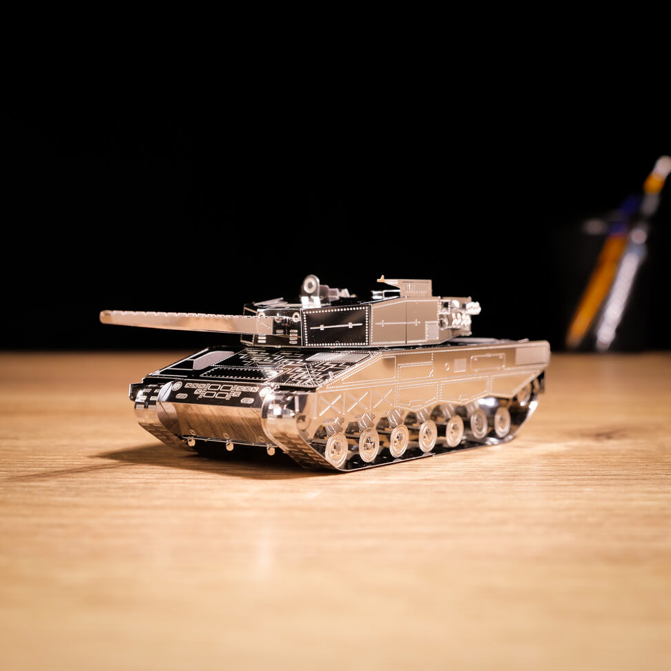 Leopard 2 metal model kit parts and components