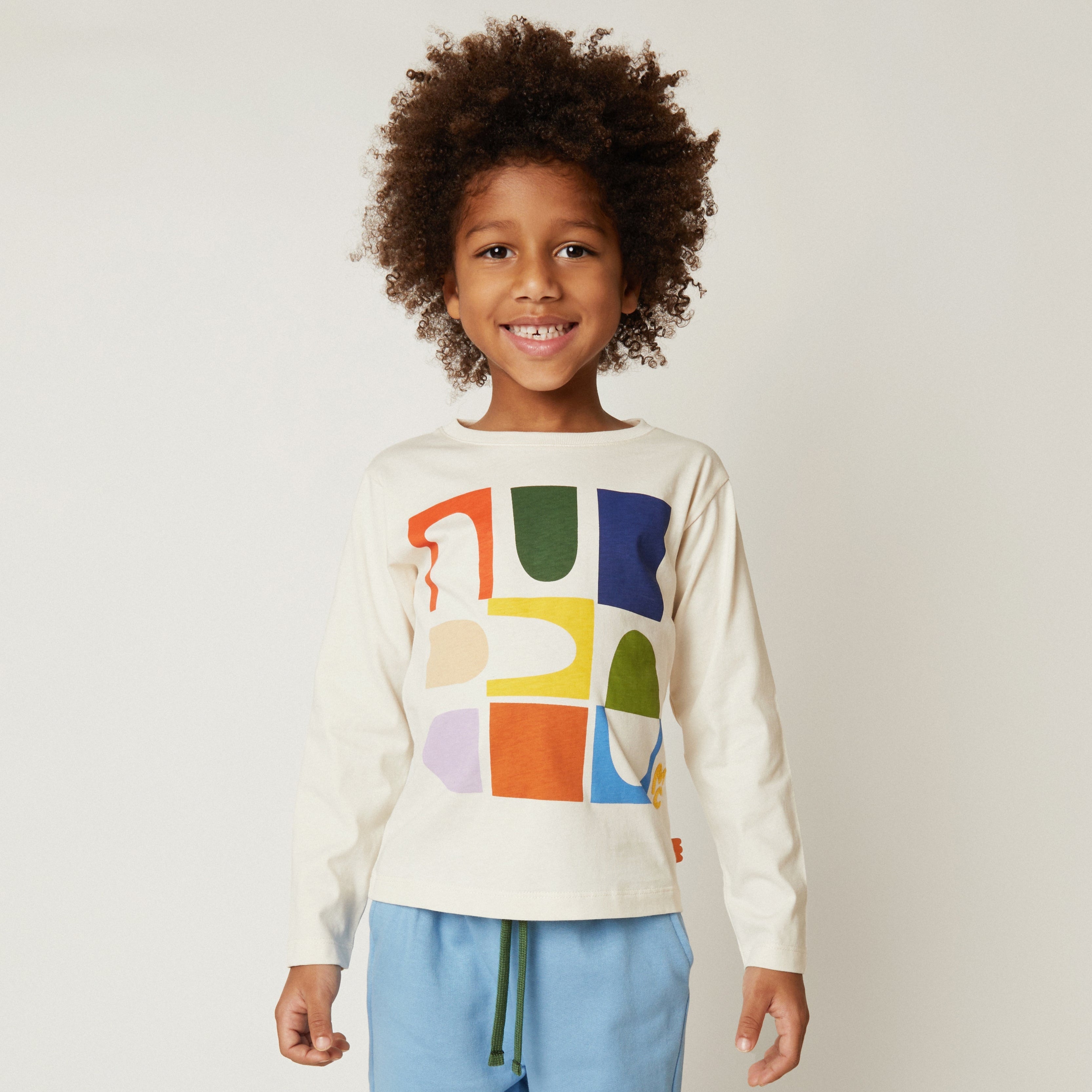 Child wearing Mon Coeur Shapes Long Sleeve T-Shirt, sustainable kids clothing made in Portugal