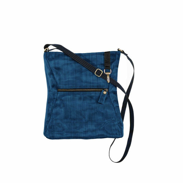 Discover the perfect blend of style and sustainability with the Scout Crossbody Bag. This versatile and eco-friendly bag is designed for the modern adventurer.