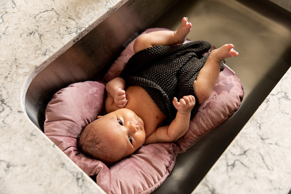 Plum+Sparrow Orchid Haze Sink Bather laid flat displaying full dimensions of approximately 20 inches long by 14 inches wide