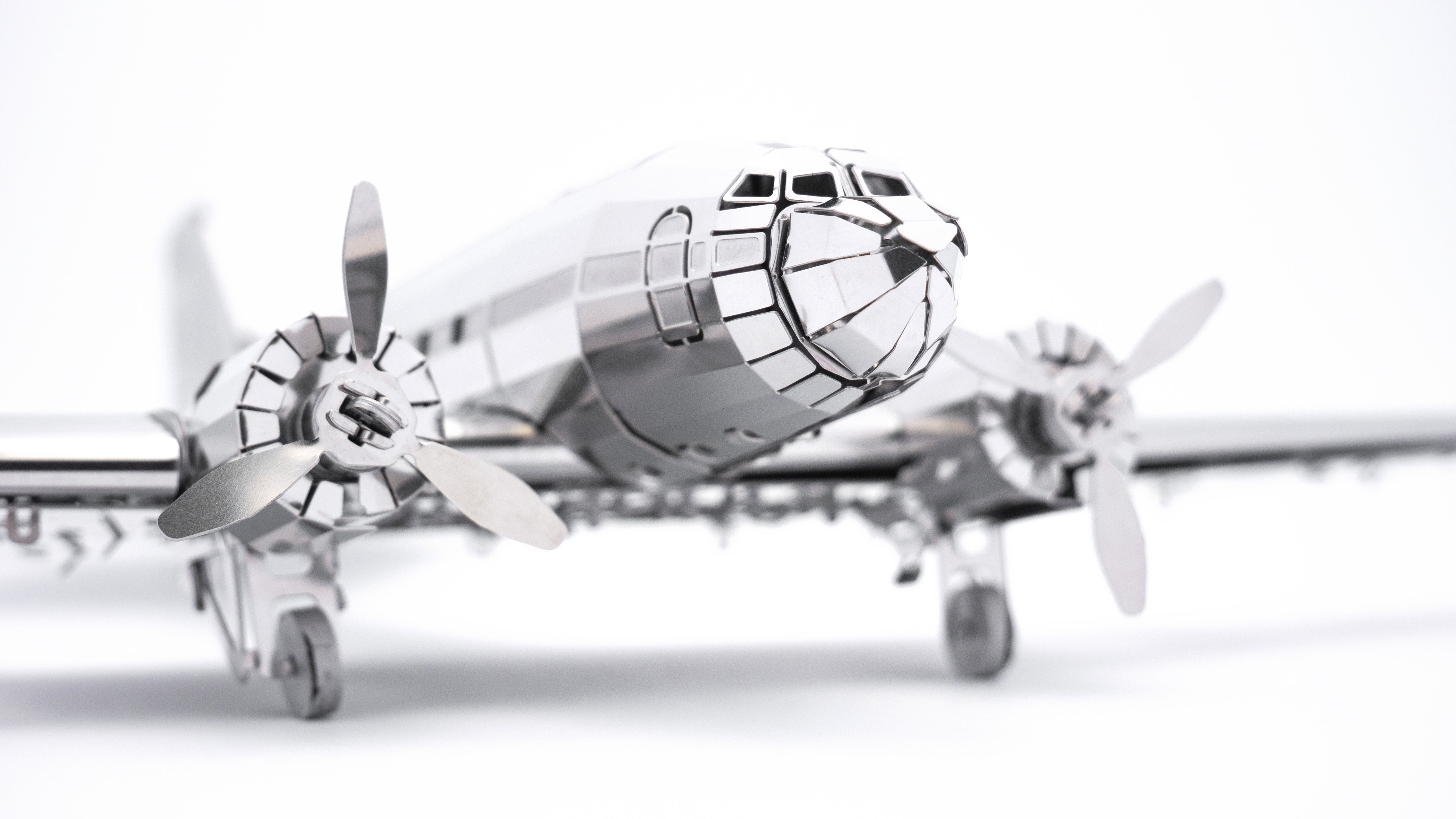Douglas DC-3 mechanical model kit by Metal Time Workshop