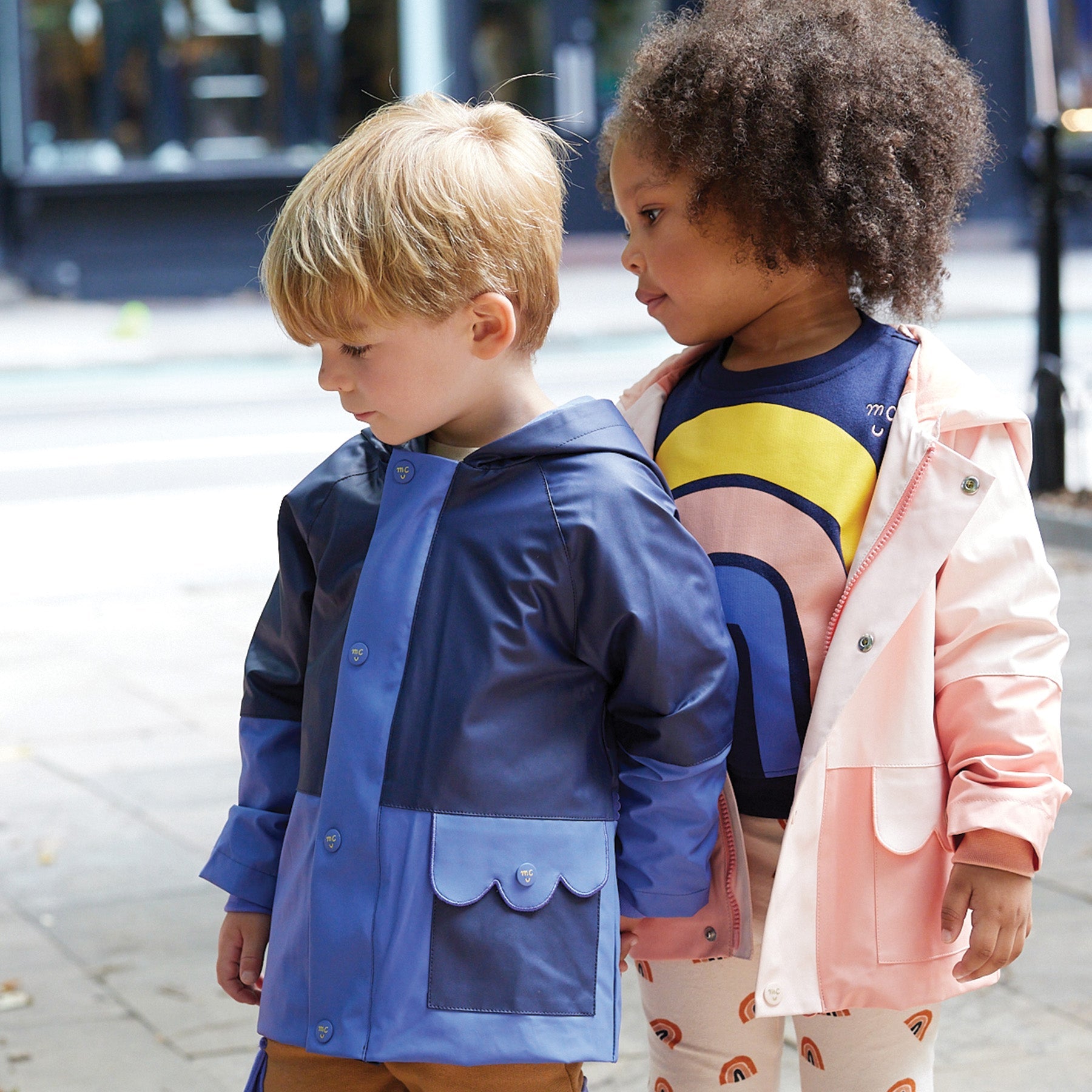 Mon Coeur Colorblock Raincoat! Eco-friendly rainwear for kids. Made from 100% recycled polyester. Water-resistant, wind-resistant, insulated. Peri blue & navy. 