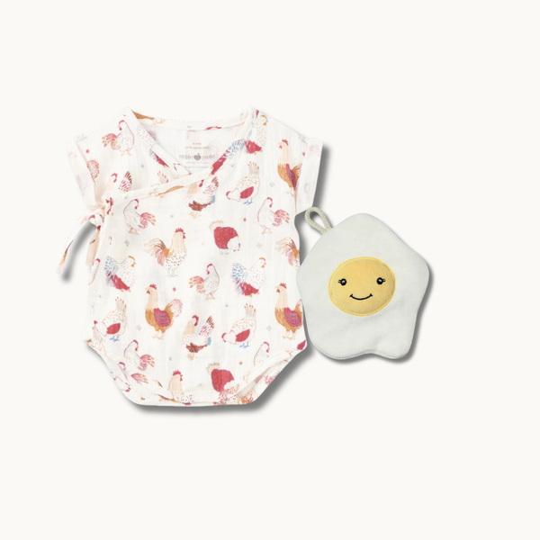 Organic baby gift set with bamboo blend muslin wrap bubble zip footie and eggie crinkle blankie featuring Seaside Treasures shells and starfish print by Apple Park