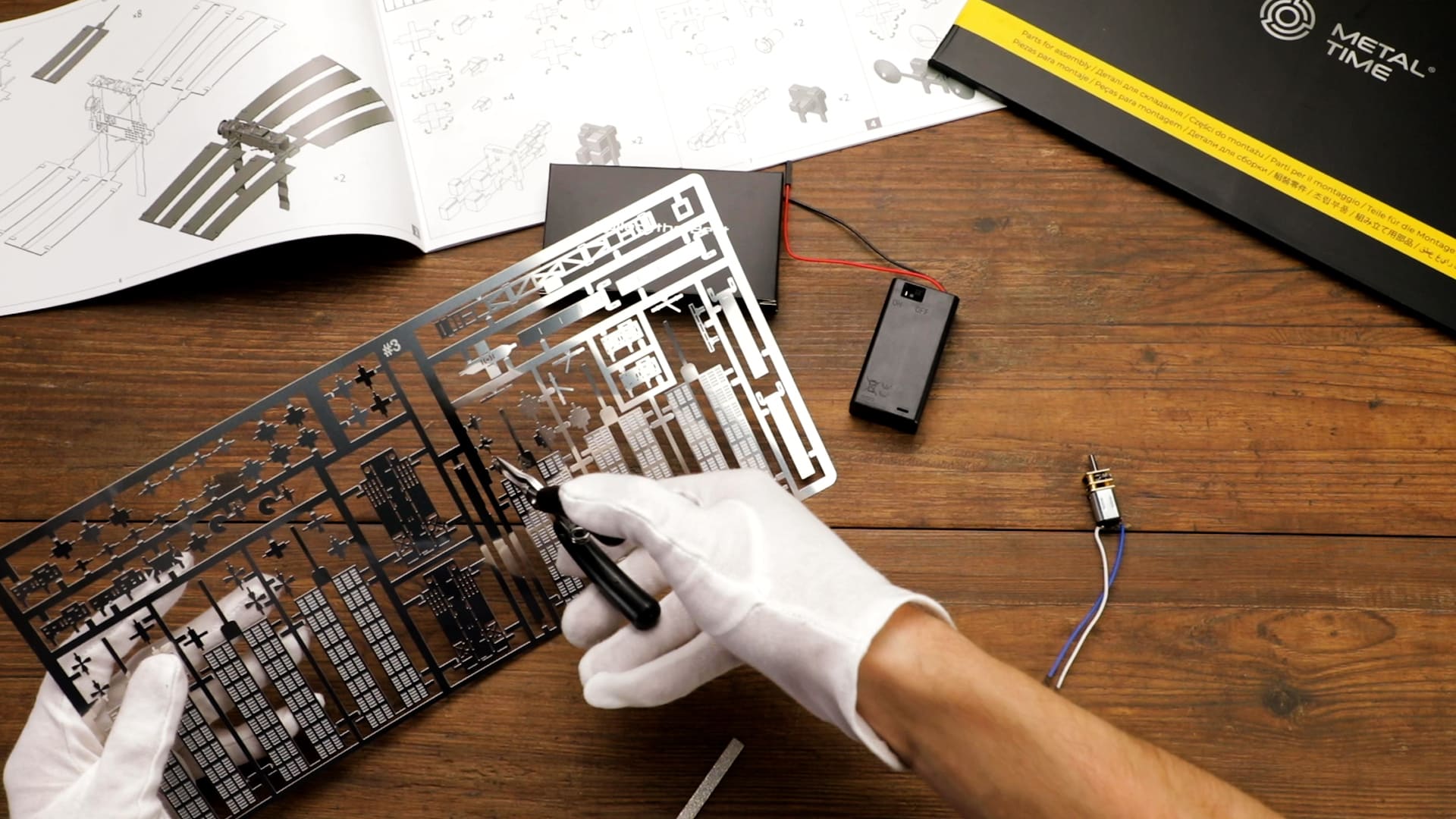 Astronauts Lodge Space Station Model Kit - Metal Time