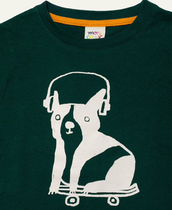 Child wearing Mon Coeur Walter pine green long-sleeve organic cotton t-shirt with skateboarding dog print