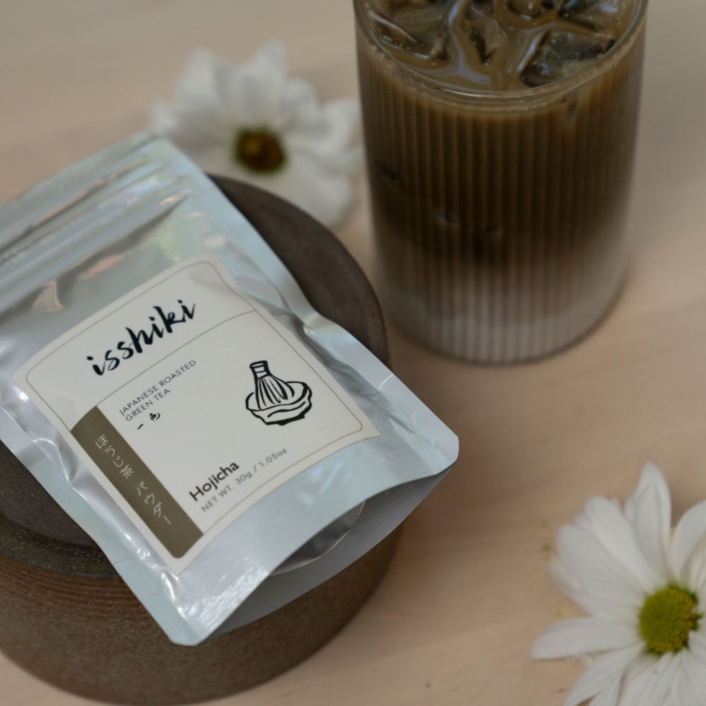 Isshiki Matcha Hojicha roasted green tea powder in a serving setting