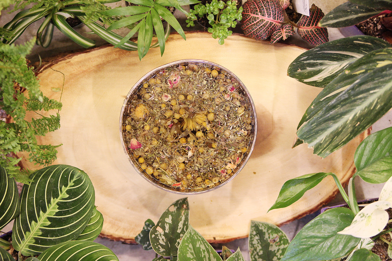 Herbal steam facial blend with scooping spoon and sachet bag included, shown with packaging