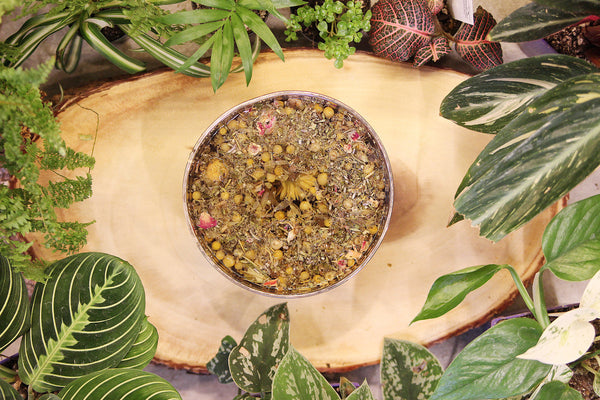 Herbal steam facial blend with scooping spoon and sachet bag included, shown with packaging