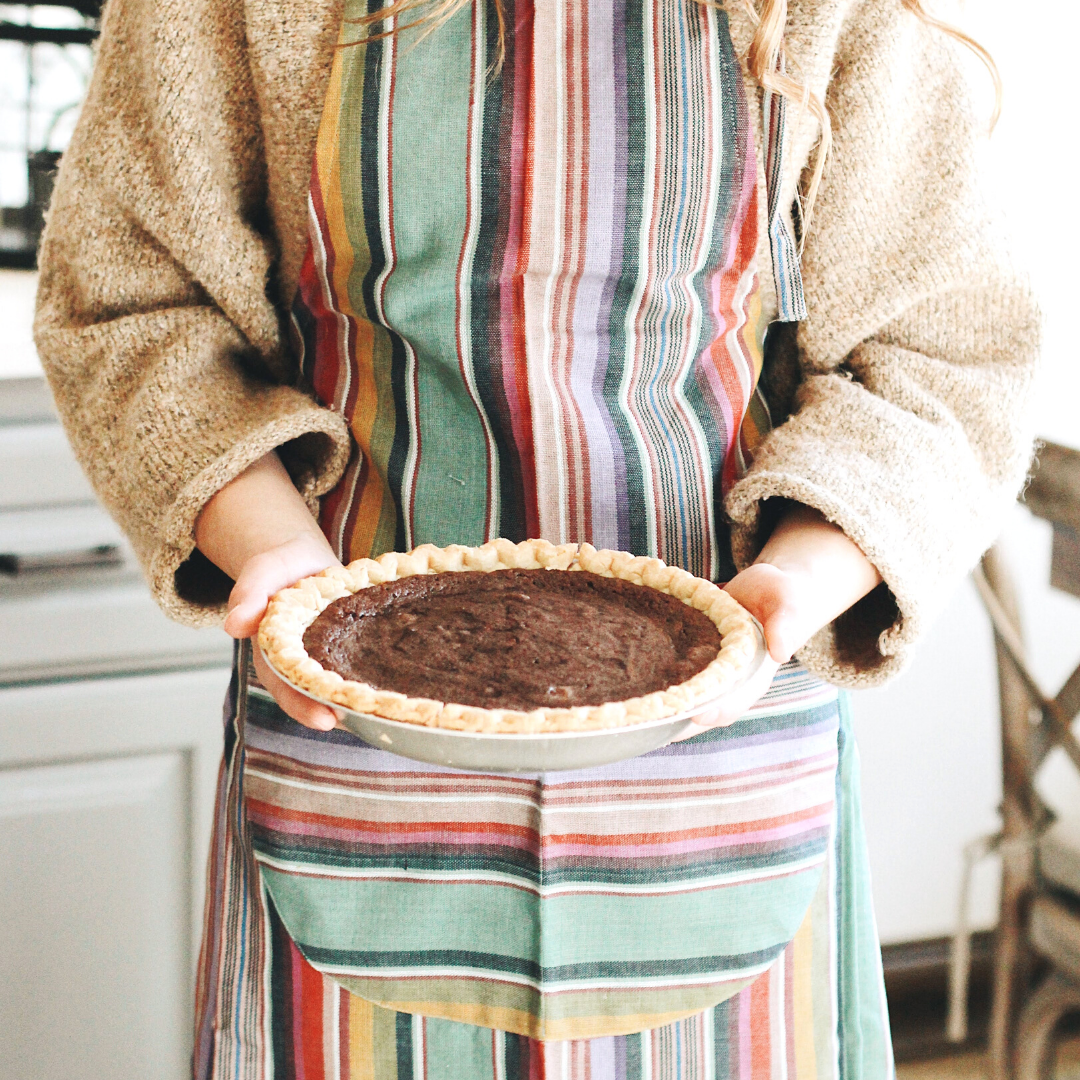 Add a splash of color to your kitchen with our beautiful handwoven Guatemalan apron. This stylish and functional apron is perfect for any home cook.