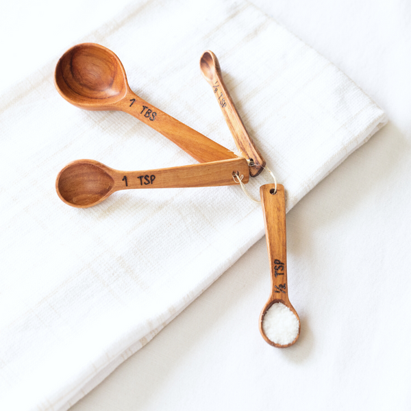Hand-carved wood measuring spoon set: unique, sustainable macawood, laurelwood, or coffeewood. Fair trade, artisan-crafted. Embrace nature & cook with soul! ✨