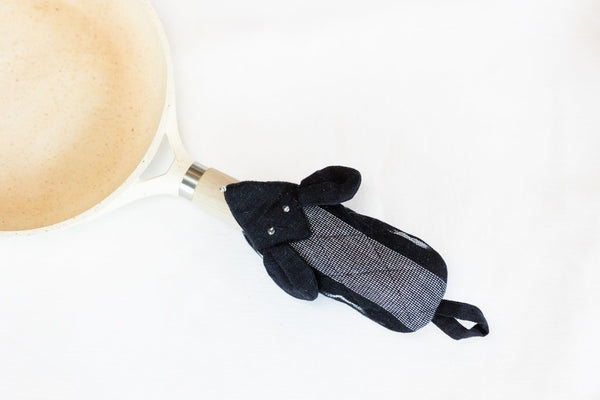 Ditch oven mitts! Mouse Skillet Handle Holder - heat-resistant, cute mouse designs, handmade in Guatemala. Safer grip, unique kitchen gift. Support artisans, shop now!