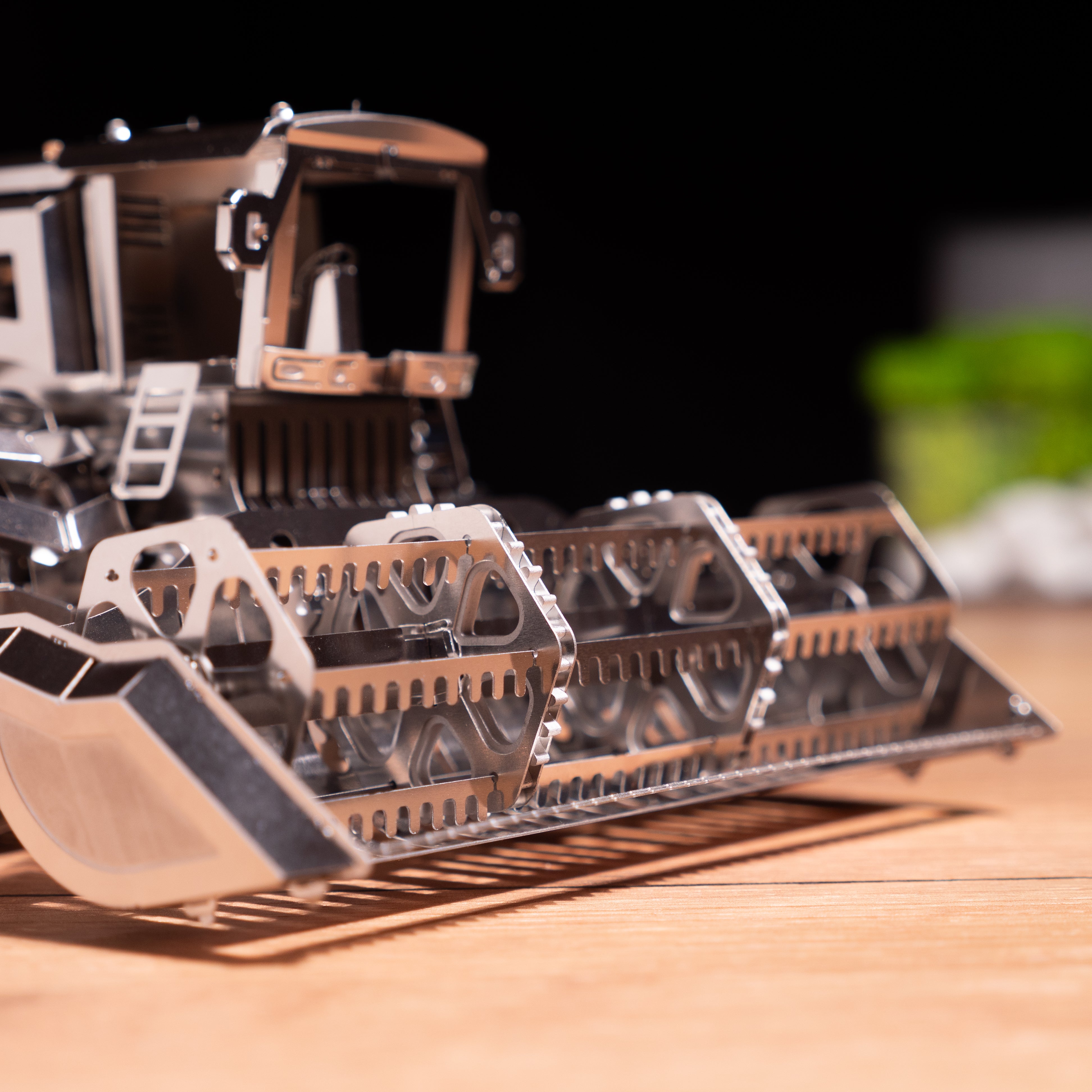 Voracious Harvester Combine Mechanical Model Kit