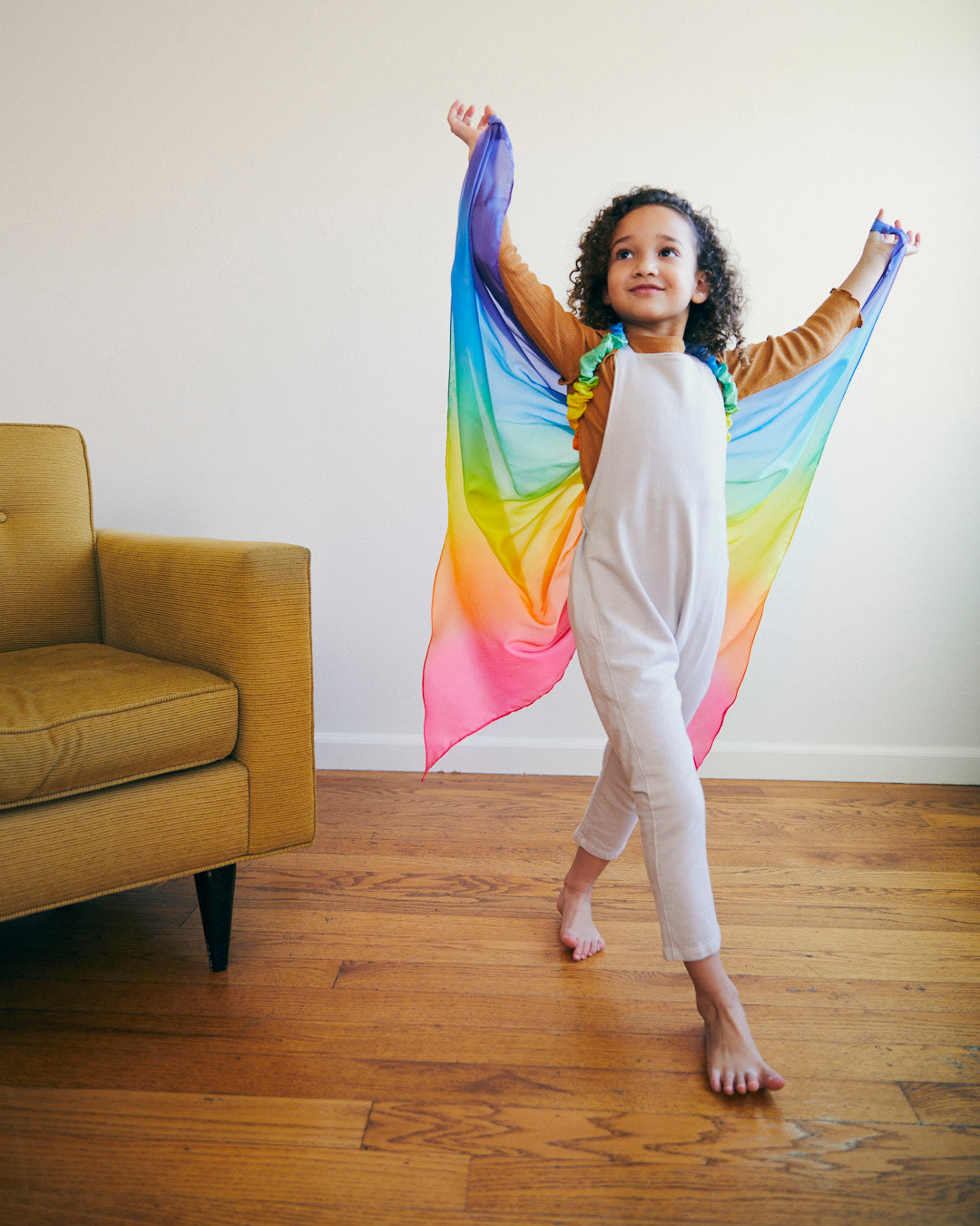 Transform your child into a superhero with Sarah's Silks Rainbow Butterfly Wings! Made from 100% real silk, these wings are perfect for imaginative play and dress-up. Eco-friendly and comfortable. 