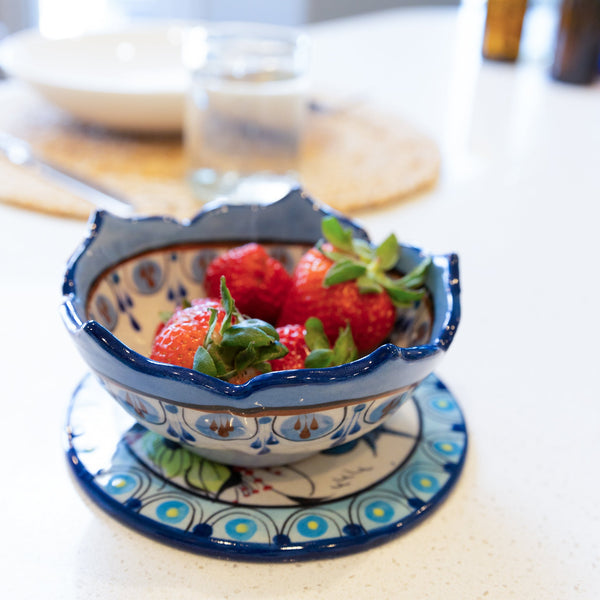 Discover the beauty and functionality of our Guatemalan Stoneware Berry Bowl. This handcrafted bowl is perfect for serving fruits, salads, or as a decorative piece.