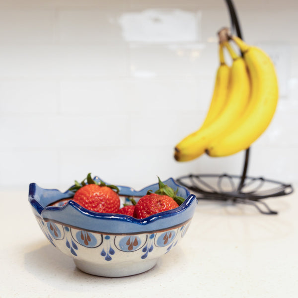 Discover the beauty and functionality of our Guatemalan Stoneware Berry Bowl. This handcrafted bowl is perfect for serving fruits, salads, or as a decorative piece.