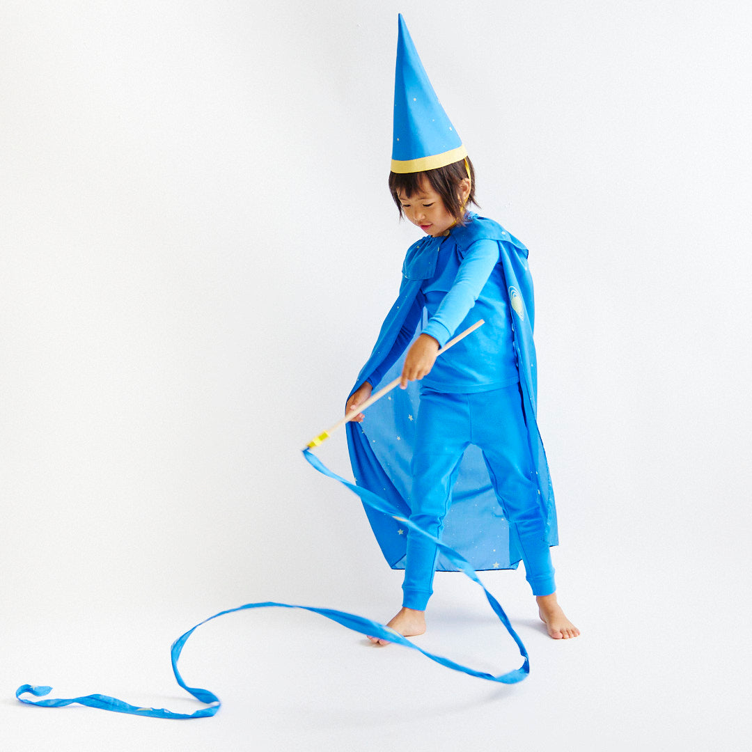 Transform your child into a mystical wizard with our Star Wizard Costume. This enchanting set includes a cape and hat, perfect for dress-up, Halloween, and imaginative play.