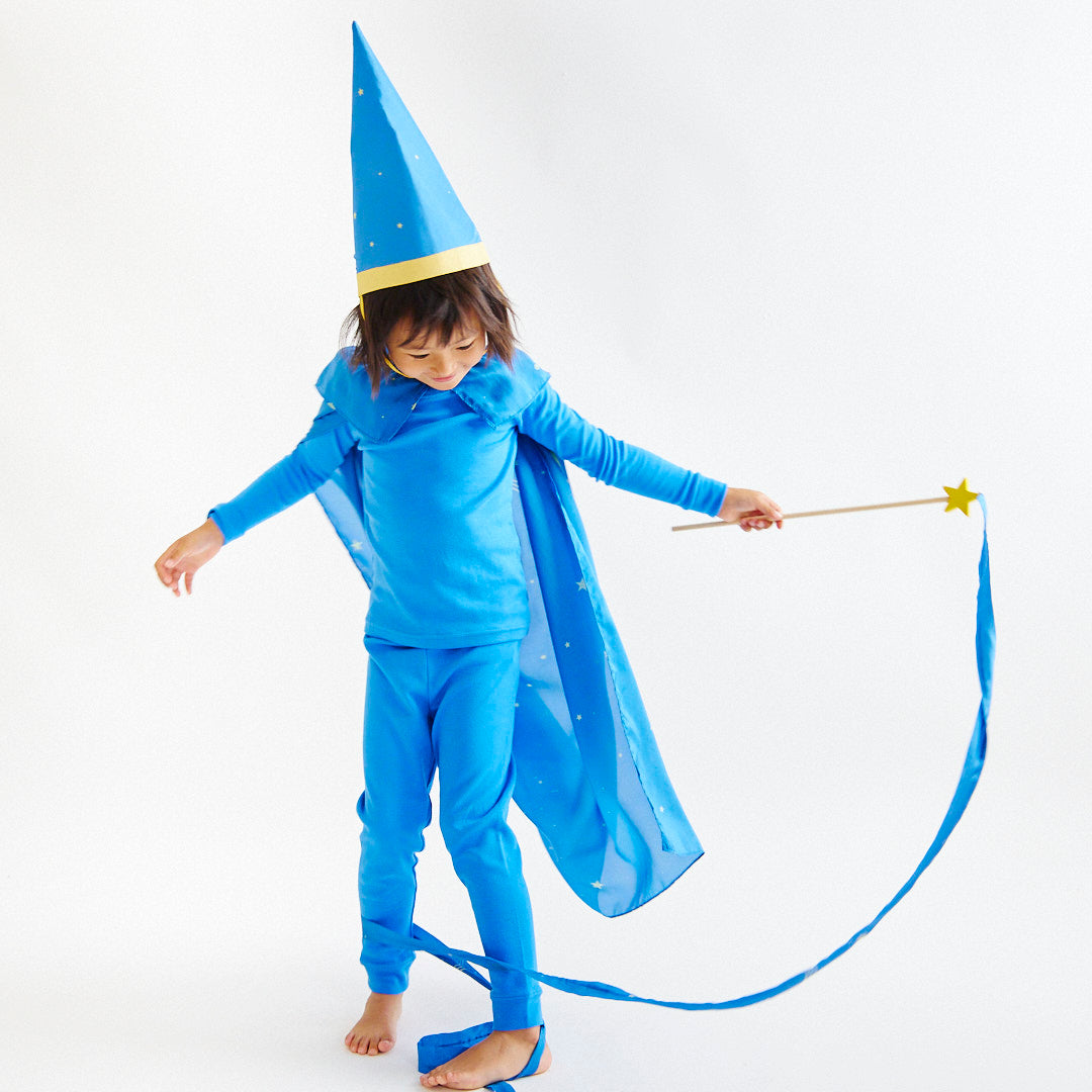 Transform your child into a mystical wizard with our Star Wizard Costume. This enchanting set includes a cape and hat, perfect for dress-up, Halloween, and imaginative play.