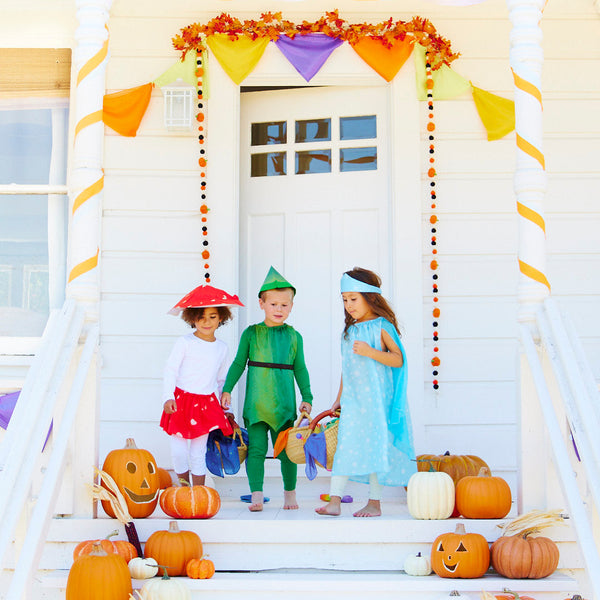 Unleash your child's imagination with our Peter Pan Silk Tunic and Hat Set. Crafted from pure mulberry silk, this versatile costume encourages open-ended play, perfect for dress-up, storytelling, and Halloween.