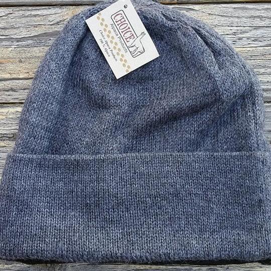Iditarod 100% baby alpaca beanie hat in medium grey with fleece lining