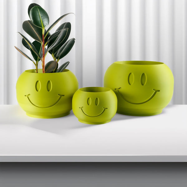 Close-up of smiley face drainage pattern on the base of a sustainable PLA plant pot