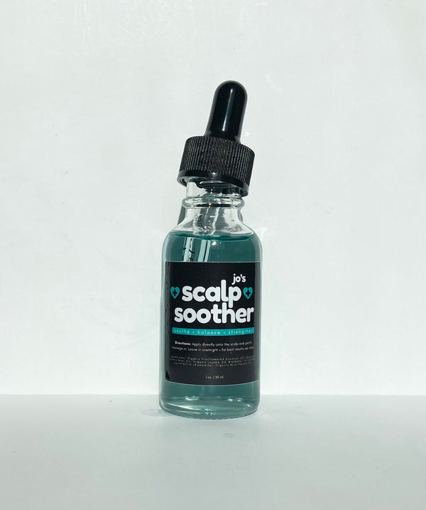 Bottle of 'jo's Scalp Soother' on a white background. Soothe dandruff, psoriasis, and itchy scalp with Jo’s Scalp Soother Serum. Featuring 1% Bisabolol and Blue Yarrow, this organic treatment calms inflammation and strengthens hair. Shop sustainable, eco-friendly beauty at Clozist!