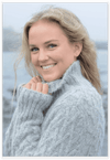 Woman wearing a gray sweater with a blurred background