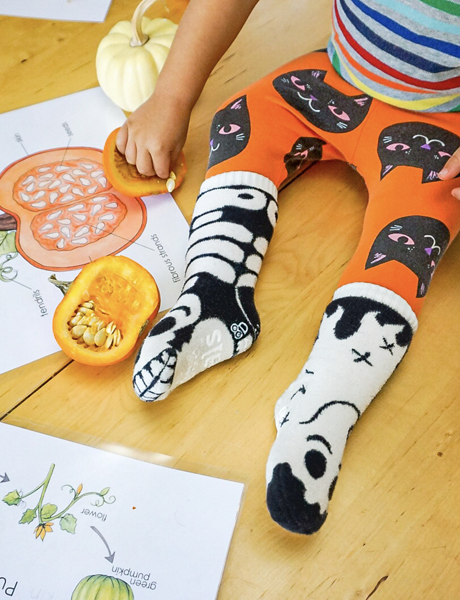 KIDS GHOST & SKELETON GLOW-IN-THE-DARK NO SLIP SOCKS